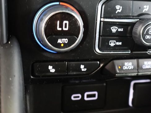 Used 2024 Chevrolet Suburban Z71 AWD/4WD image 31