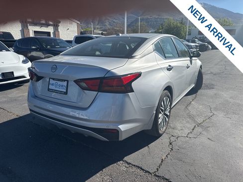 Used 2024 Nissan Altima 2.5 SV FWD image 7