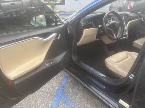 Used 2016 Tesla Model S 70D image 8