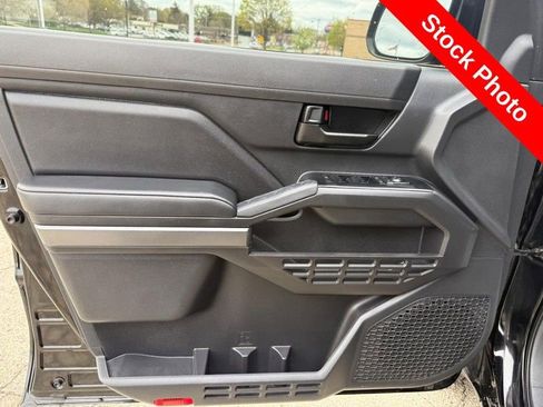 Used 2025 Toyota Tacoma SR AWD/4WD image 19