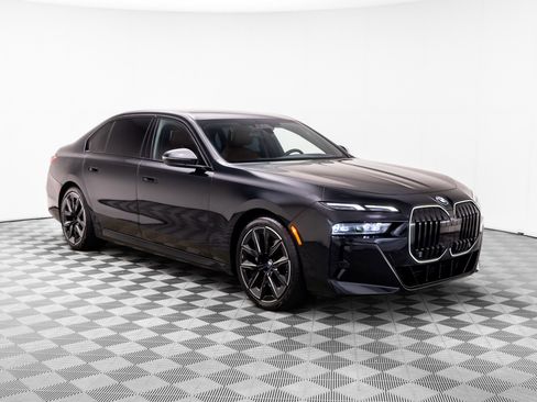 Used 2025 BMW 760i xDrive AWD/4WD image 9
