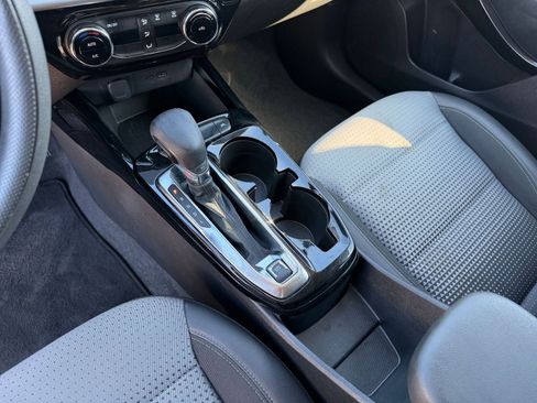 Used 2025 Chevrolet Trax LT image 39