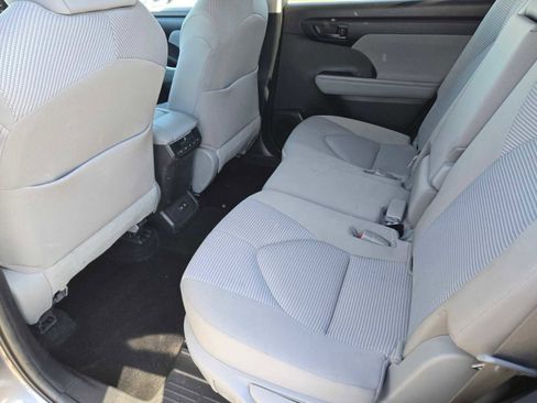 Used 2021 Toyota Highlander LE image 16