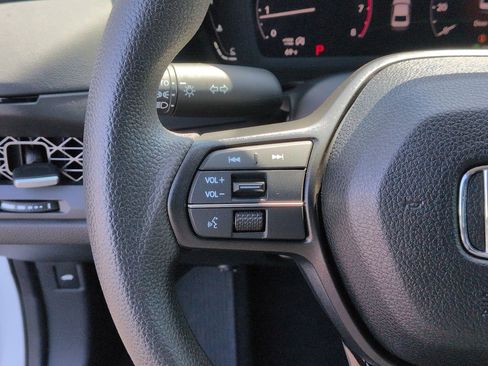 Used 2025 Honda Accord SE image 19