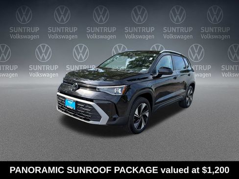Used 2025 Volkswagen Taos SE w/ Panoramic Sunroof Package AWD/4WD image 2