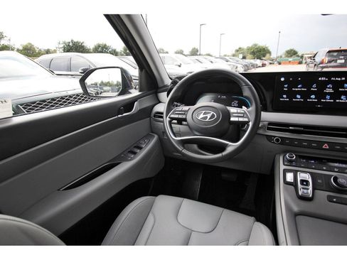 Certified 2025 Hyundai Palisade SEL FWD image 10