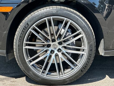 Certified 2023 Porsche Macan AWD/4WD image 27