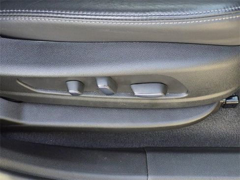 Used 2025 Cadillac XT6 Premium Luxury image 16