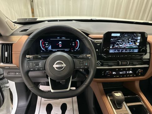 Certified 2024 Nissan Pathfinder Platinum image 3