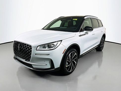 New 2025 Lincoln Corsair Reserve image 3