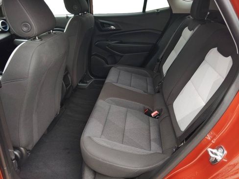 Used 2024 Chevrolet Trax LS w/ LS Convenience Package FWD image 25