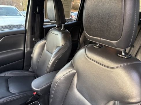 Used 2021 Jeep Renegade Limited w/ Luxury Group II image 14