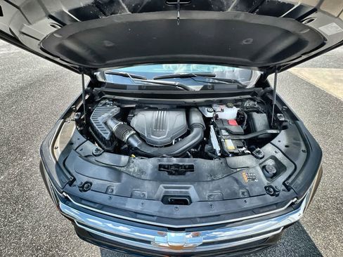 Used 2025 Chevrolet Traverse LT image 29