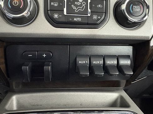 Used 2015 Ford F350 Platinum image 29