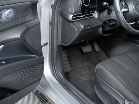 Certified 2023 Hyundai Elantra SEL w/ Convenience Package image 7