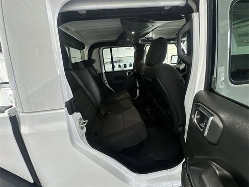 Used 2025 Jeep Gladiator Mojave image 13