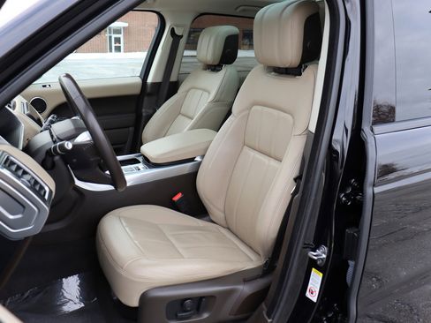 Used 2020 Land Rover Range Rover Sport SE image 12