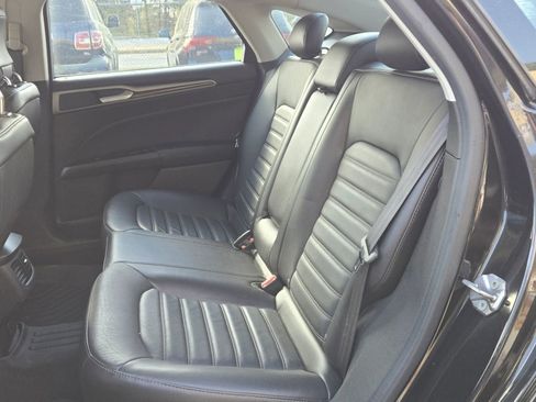 Used 2013 Ford Fusion SE image 9