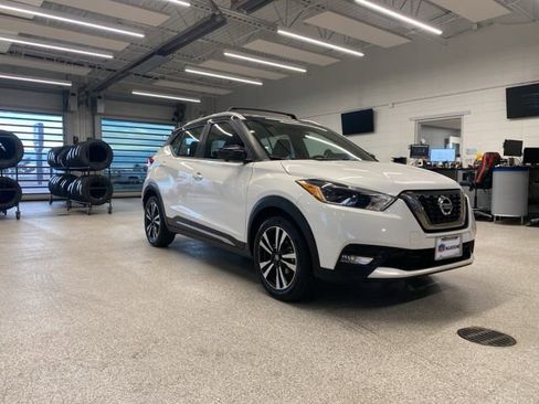 Used 2018 Nissan Kicks SR w/ Interior Electronics Package image 3