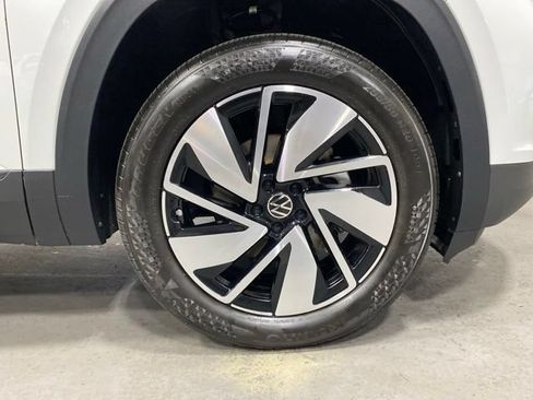 Used 2025 Volkswagen Atlas SE AWD/4WD image 32