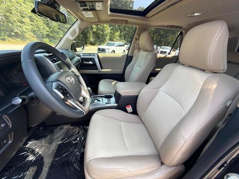 Used 2022 Toyota 4Runner SR5 Premium w/ Moonroof Package AWD/4WD image 11