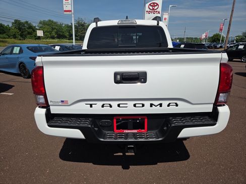 Used 2017 Toyota Tacoma TRD Sport w/ Tow Package (A/T) AWD/4WD image 4