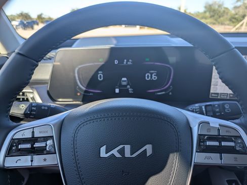 New 2025 Kia Telluride S image 30