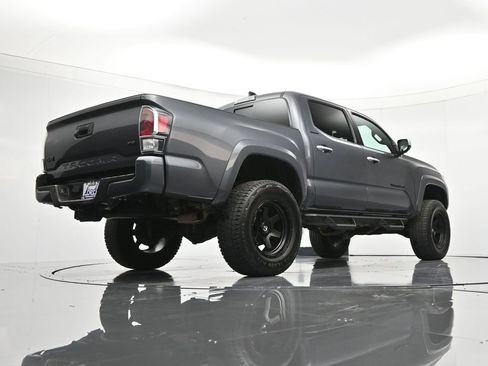 Used 2022 Toyota Tacoma Limited AWD/4WD image 42