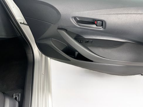 Used 2025 Toyota Corolla LE image 29