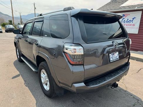 Used 2018 Toyota 4Runner SR5 AWD/4WD image 3