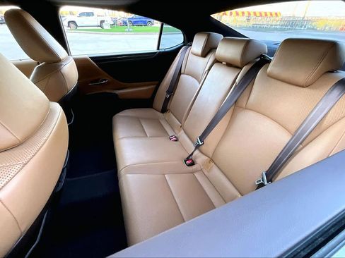 Used 2019 Lexus ES 350 w/ Accessory Package 2 image 17