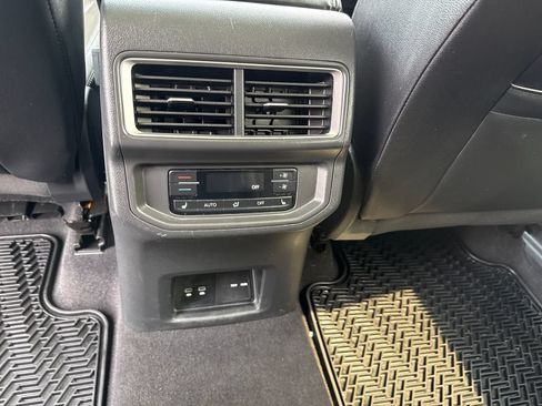Used 2024 Volkswagen Atlas SEL AWD/4WD image 23