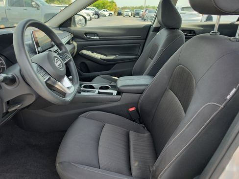 Used 2024 Nissan Altima 2.5 SV FWD image 15