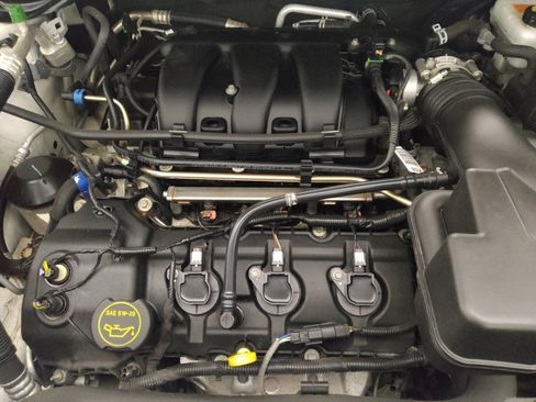 Used 2018 Ford Explorer XLT FWD image 30