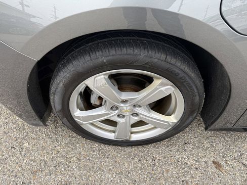 Used 2017 Chevrolet Volt LT w/ Comfort Package image 10