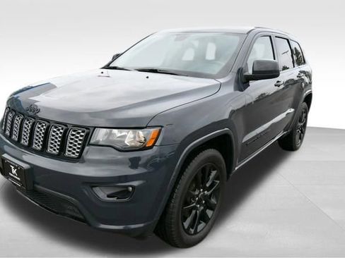 Used 2018 Jeep Grand Cherokee Altitude AWD/4WD image 2