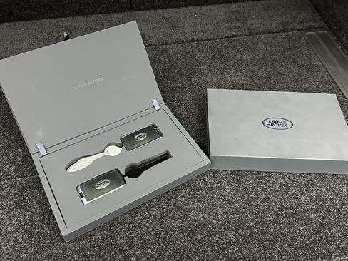 Used 2025 Land Rover Range Rover Long Wheelbase SE image 23