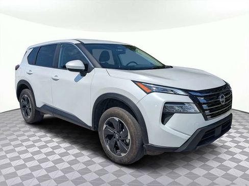 Used 2025 Nissan Rogue SV AWD/4WD image 2
