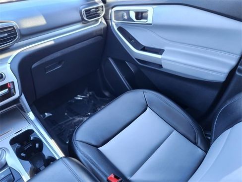 Certified 2022 Ford Explorer XLT w/ Equipment Group 202A image 15