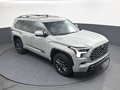 Used 2025 Toyota Sequoia Platinum AWD/4WD image 23
