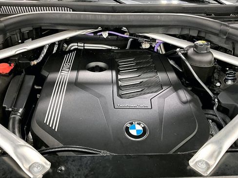 Used 2022 BMW X7 xDrive40i w/ M Sport Package AWD/4WD image 9