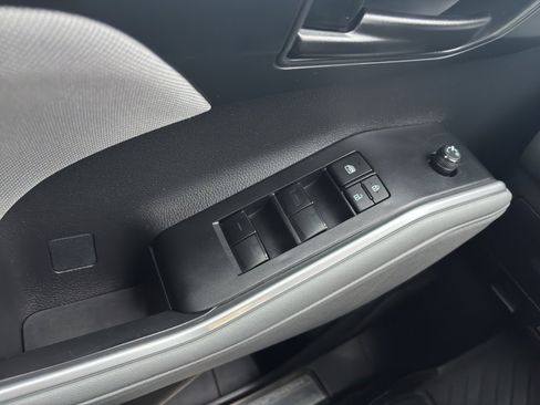 Used 2023 Toyota Highlander L image 34