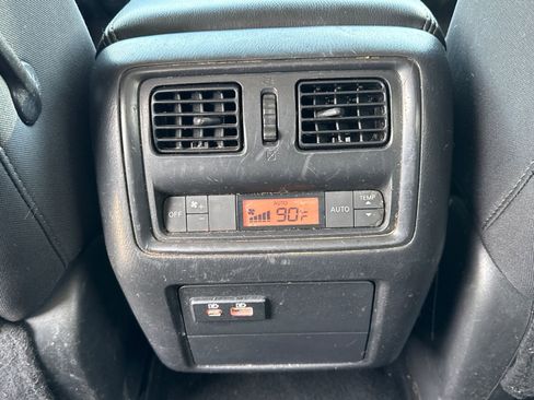 Used 2020 Nissan Pathfinder S image 24