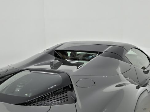 Used 2024 Ferrari SF90 Spider image 47