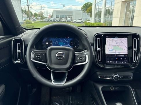 Used 2025 Volvo XC40 B5 Plus AWD/4WD image 17