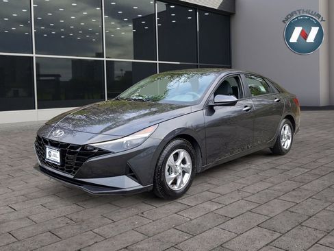 Used 2021 Hyundai Elantra SE FWD image 1