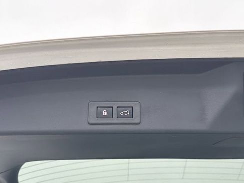 Used 2022 Subaru Ascent Premium w/ Convenience Package image 16