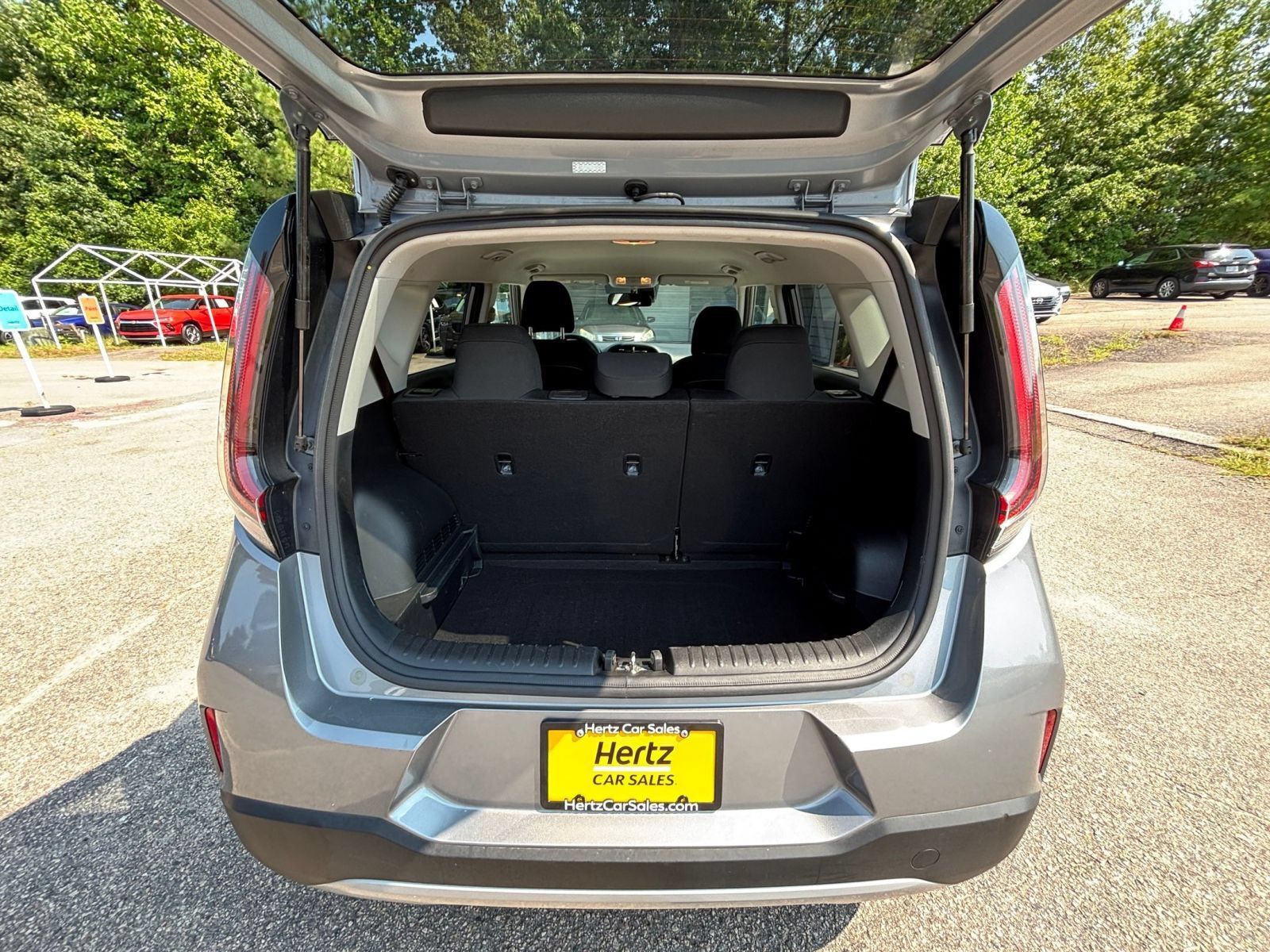 Used 2025 Kia Soul LX w/ LX Technology Package FWD image 27