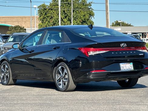 Used 2023 Hyundai Elantra Limited w/ Preferred Accessory Package FWD image 6