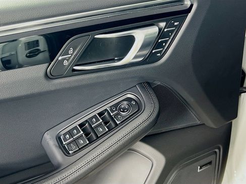 New 2026 Porsche Macan image 20